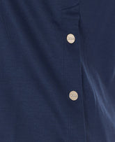 T-SHIRT CON SPACCO LATERALE E BOTTONI