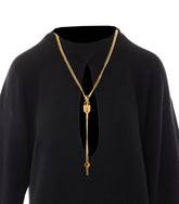 ABITO IN MAGLIA CON COLLANA