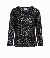 MAGLIA CON DETTAGLI PERFORATI