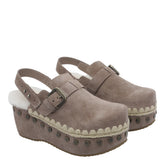 CLOG IN SUEDE CON CINTURINO POSTERIORE