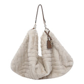 BORSA A SPALLA CON CHARM LOGO