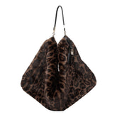 BORSA A SPALLA CON CHARM LOGO