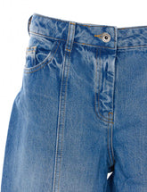 WIDE-FACED JEANS WITH SHAPED DESIGNS