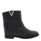 STIVALETTO IN PELLE CON V