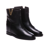 STIVALETTO IN PELLE CON V