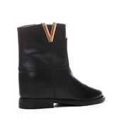 STIVALETTO IN PELLE CON V