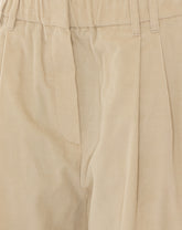 PANTALONE CON DETTAGLIO MONILE