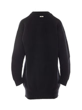 ABITO IN MAGLIA CON COLLANA