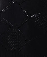 MAGLIA CON PERLINE E TRAFORATURE
