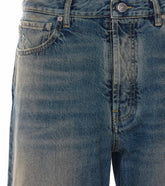 DISTRESSED JEANS