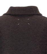 MAGLIA CON TOPPE SUI GOMITI