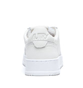 MEDALIST SNEAKERS